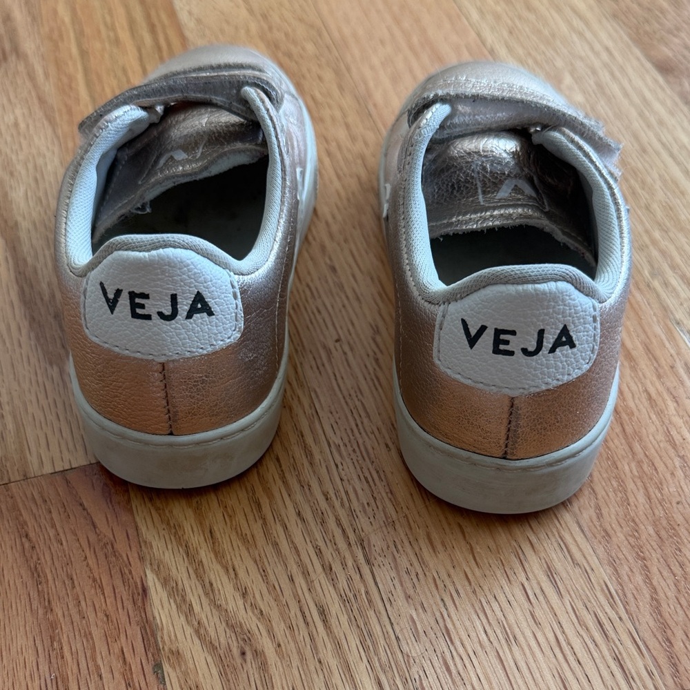 Toddler Veja Esplar Metallic Gold Velcro Sneakers - Picture 4 of 8